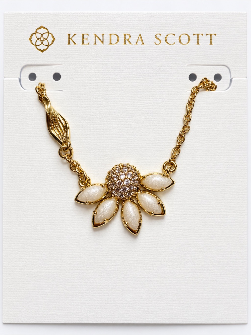 NWOT Anya Flower Short Pendant Necklace